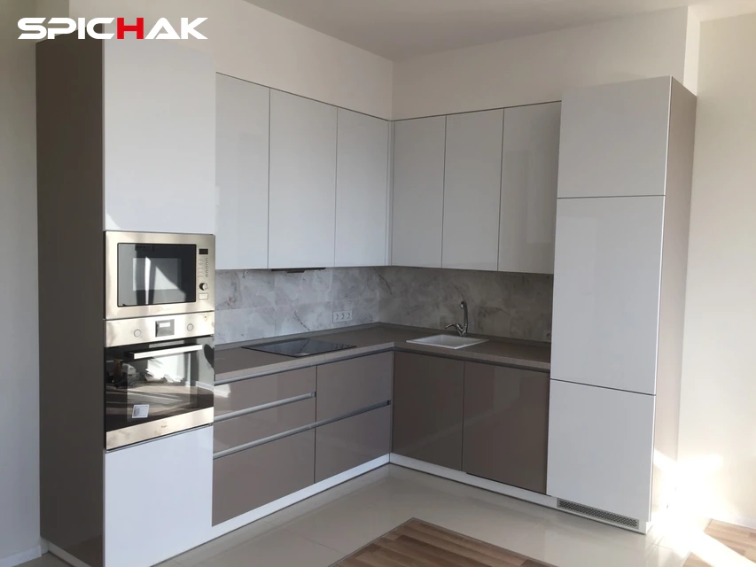 Кухня с фасадами МДФ краска глянец